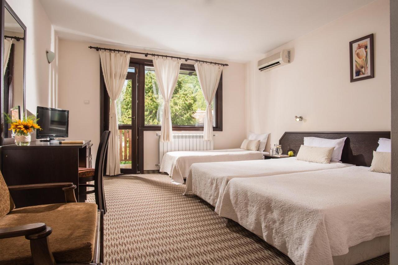 Family Hotel Bile Beli Osŭm Εξωτερικό φωτογραφία