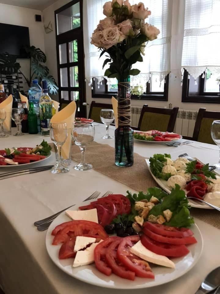 Family Hotel Bile Beli Osŭm Εξωτερικό φωτογραφία