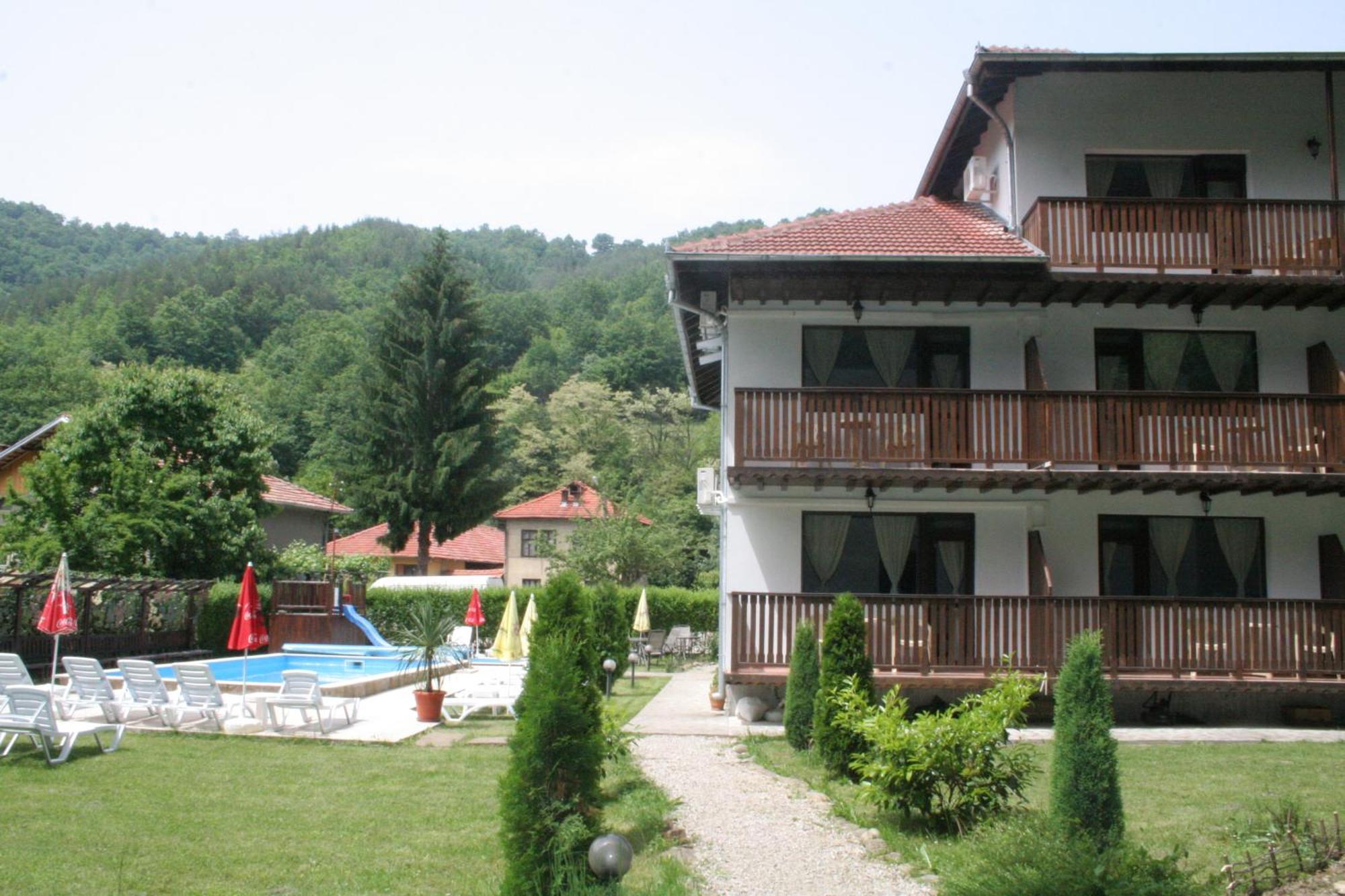 Family Hotel Bile Beli Osŭm Εξωτερικό φωτογραφία