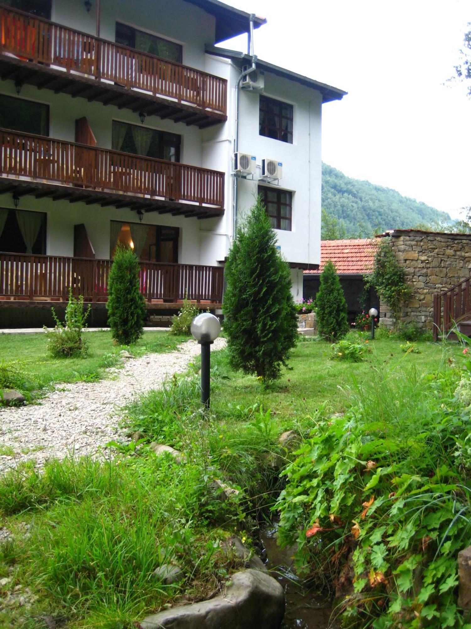 Family Hotel Bile Beli Osŭm Εξωτερικό φωτογραφία