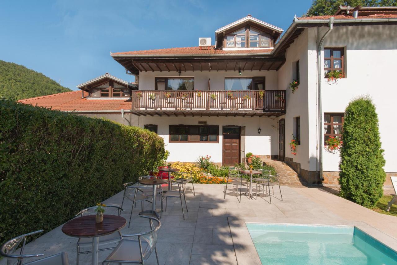 Family Hotel Bile Beli Osŭm Εξωτερικό φωτογραφία